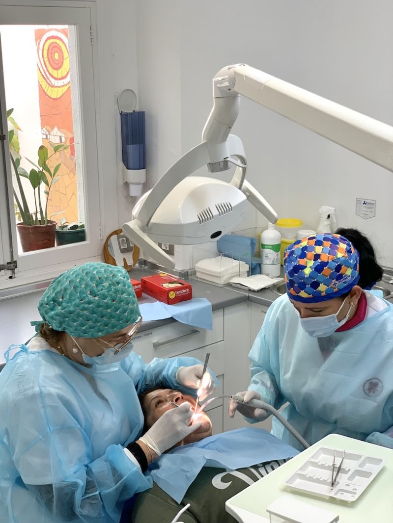 La Clínica Dental Solidaria Coloma Vidal cerró 2021 con 6500 visitas a 1075 pacientes y una lista de espera de 5 meses