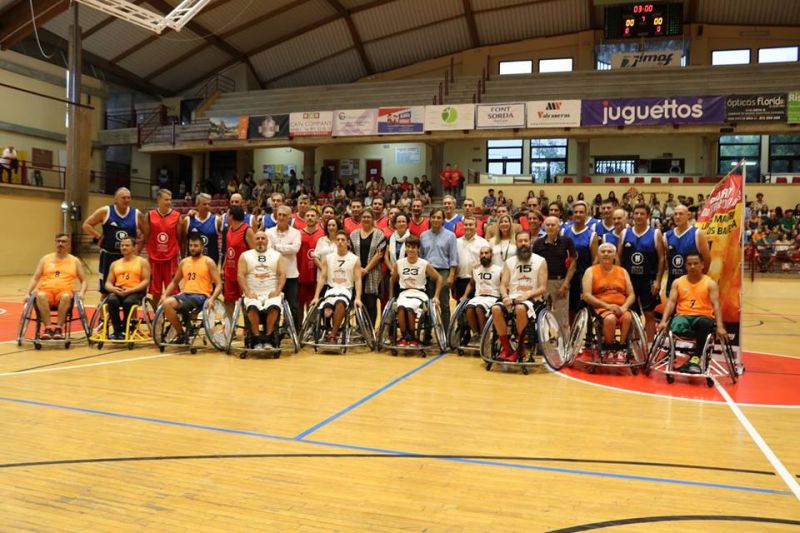 Leyendas del baloncesto nacional y mallorquín juegan a favor de Dentistas sobre Ruedas