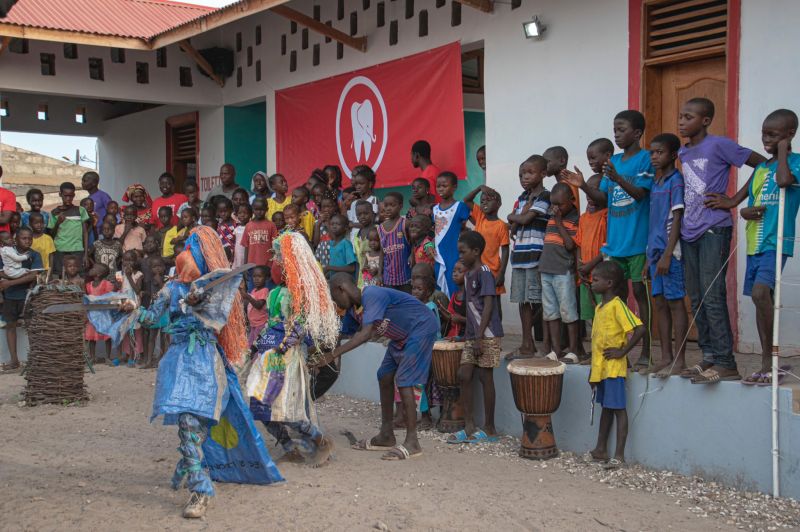 La Fundación Dentistas Sobre Ruedas inaugura oficialmente su Academia Dental-Casa de Salud DSR en Senegal